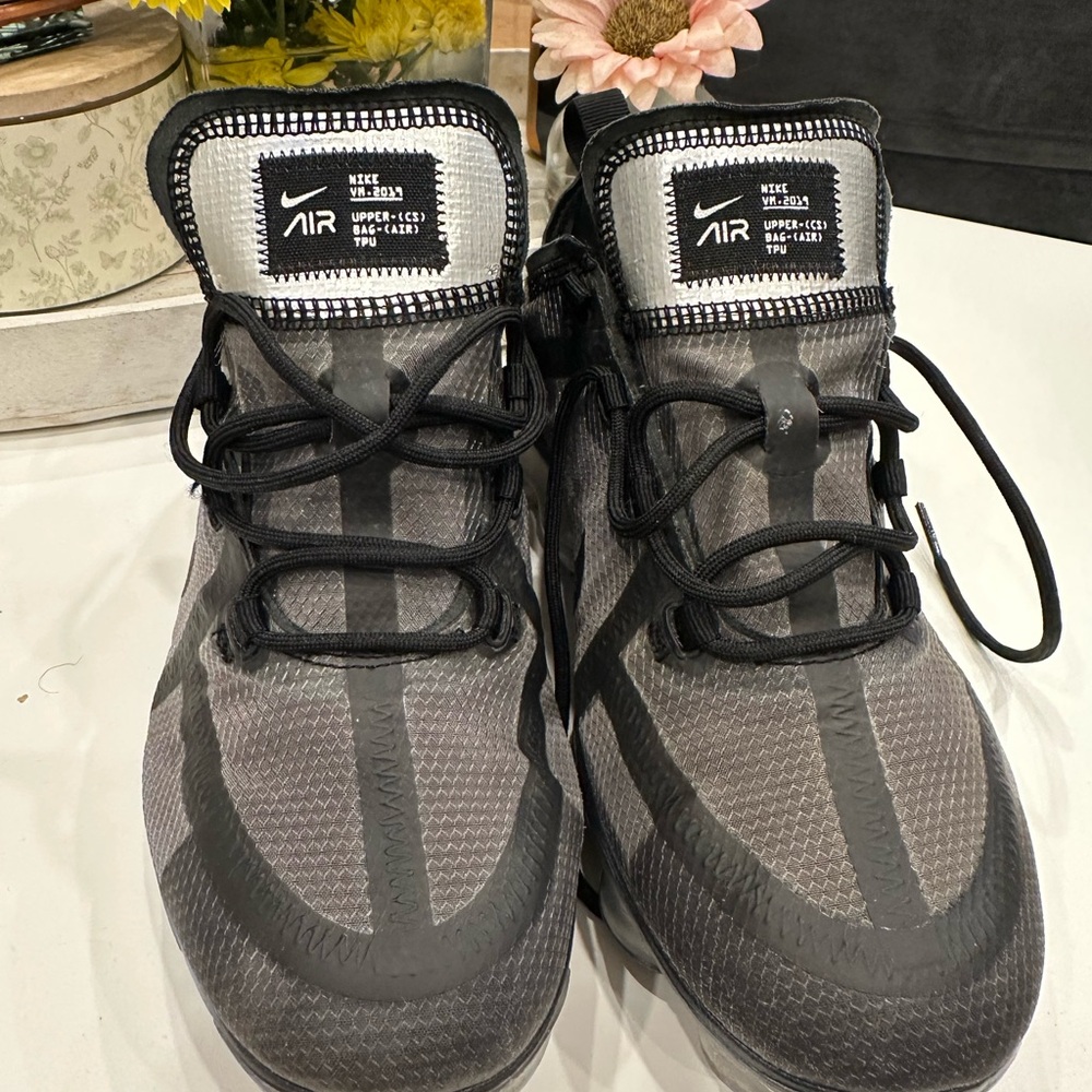 Nike Air Gray and Black Lightweight Running Shoes